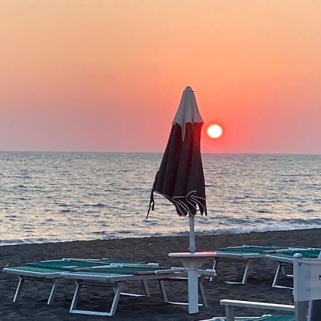 Вілла Rosso Tramonto Luxury-White- Ladispoli, Lungomare Regina Elena 58 Екстер'єр фото