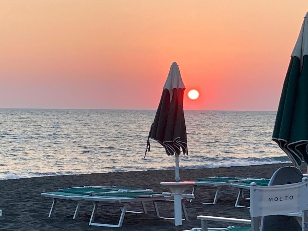 Вілла Rosso Tramonto Luxury-White- Ladispoli, Lungomare Regina Elena 58 Екстер'єр фото